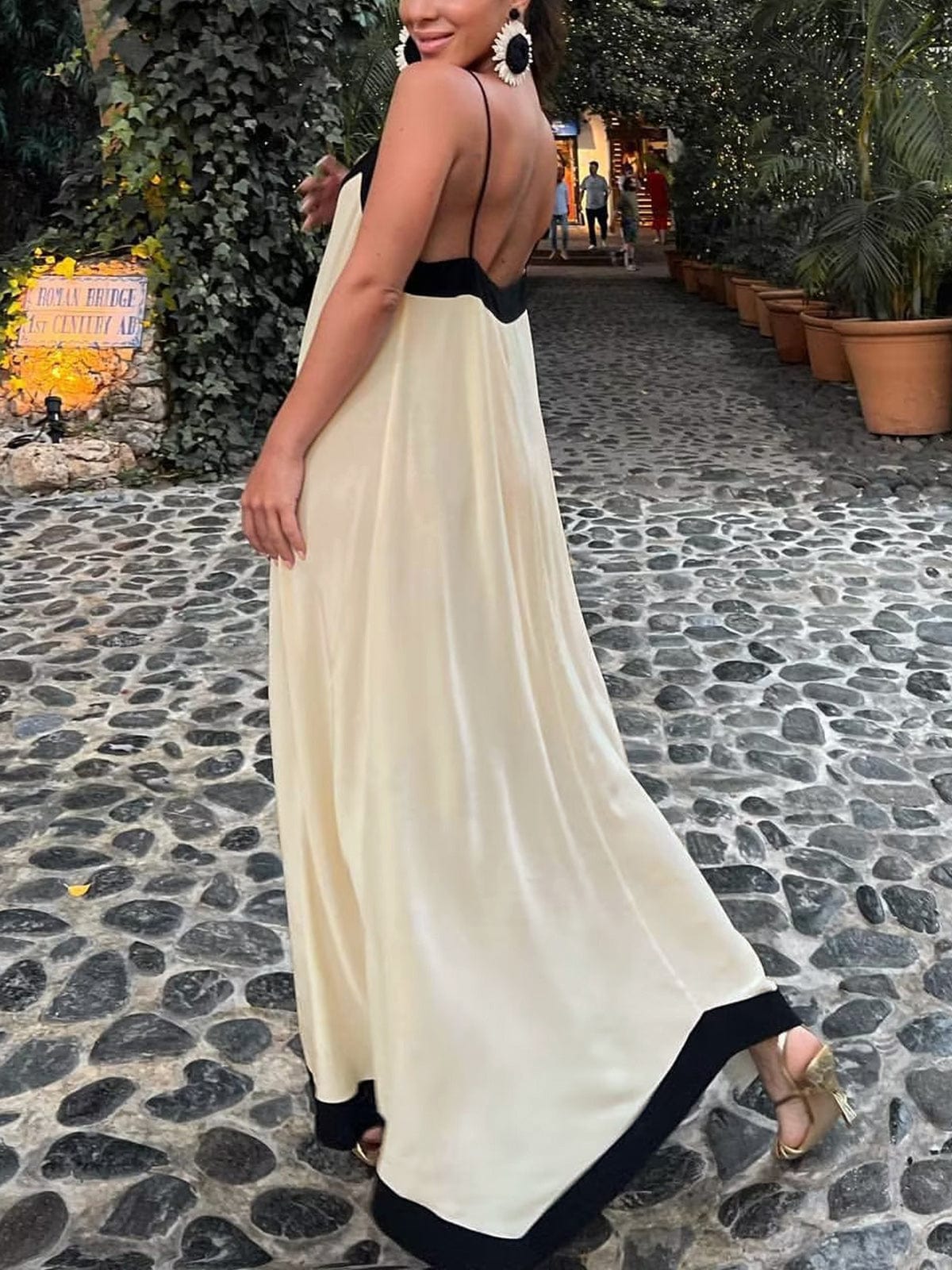 Adeltraud | Maxi Dress with V-Neck and Contrast Details