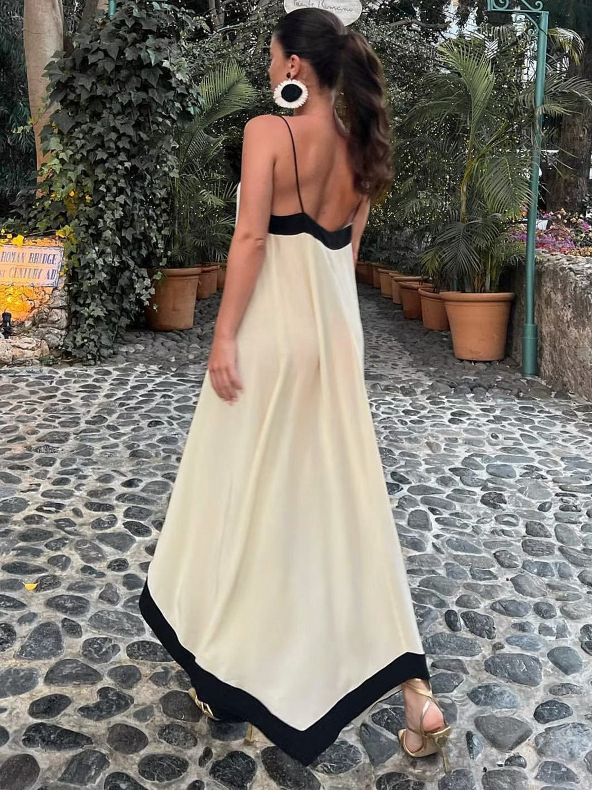 Adeltraud | Maxi Dress with V-Neck and Contrast Details