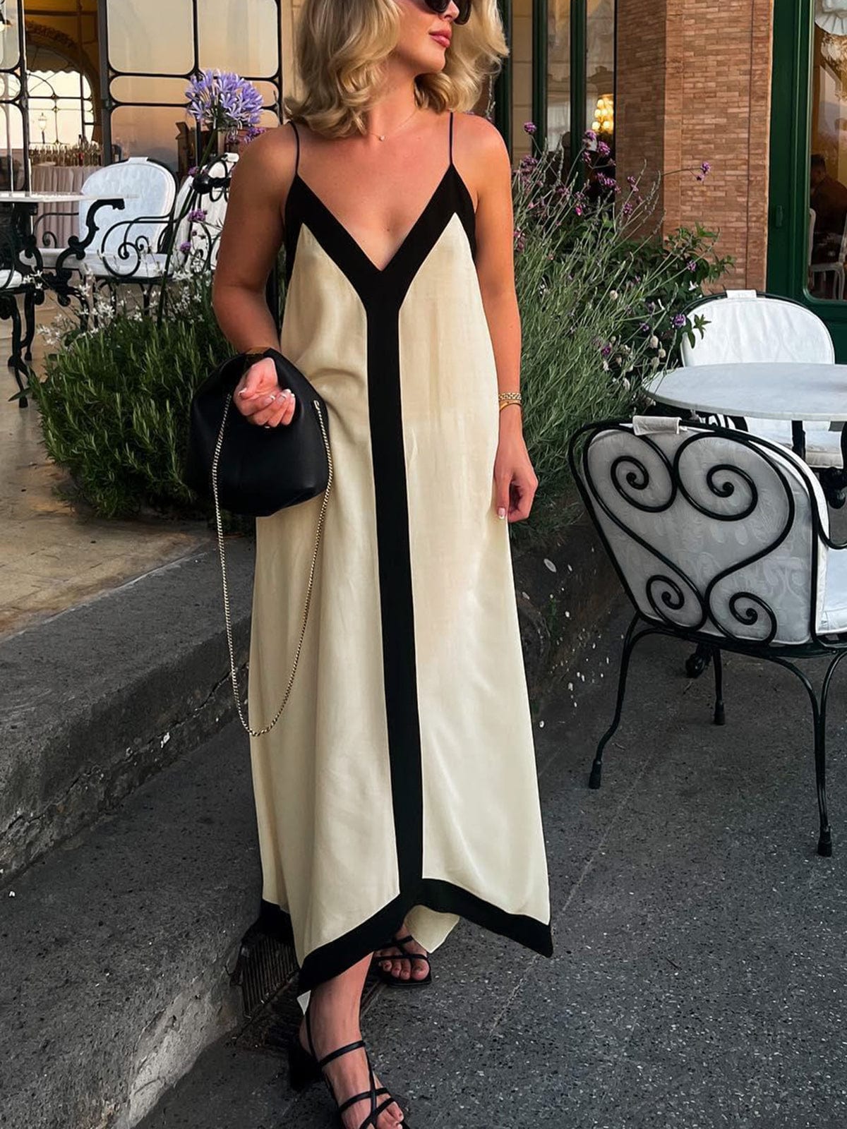 Adeltraud | Maxi Dress with V-Neck and Contrast Details