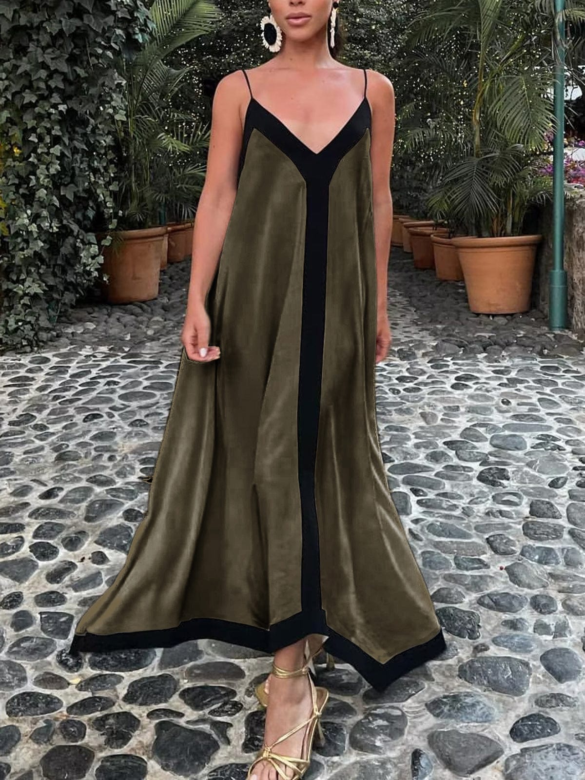 Adeltraud | Maxi Dress with V-Neck and Contrast Details