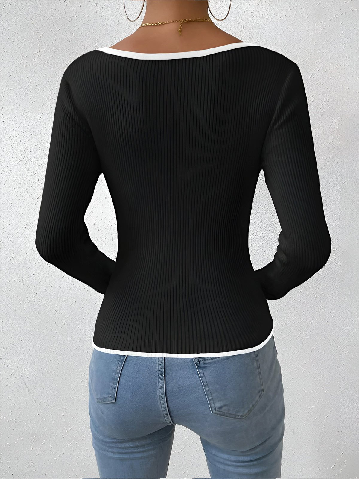 Fitted Ribbed Knit Sweater with Contrast Trim and V-Neckline