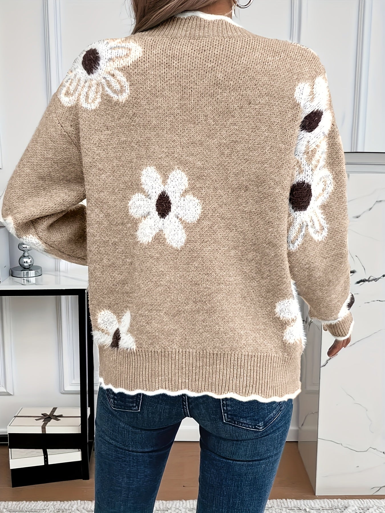 Soft Floral Knit Sweater with V-Neckline and Scallop Trim