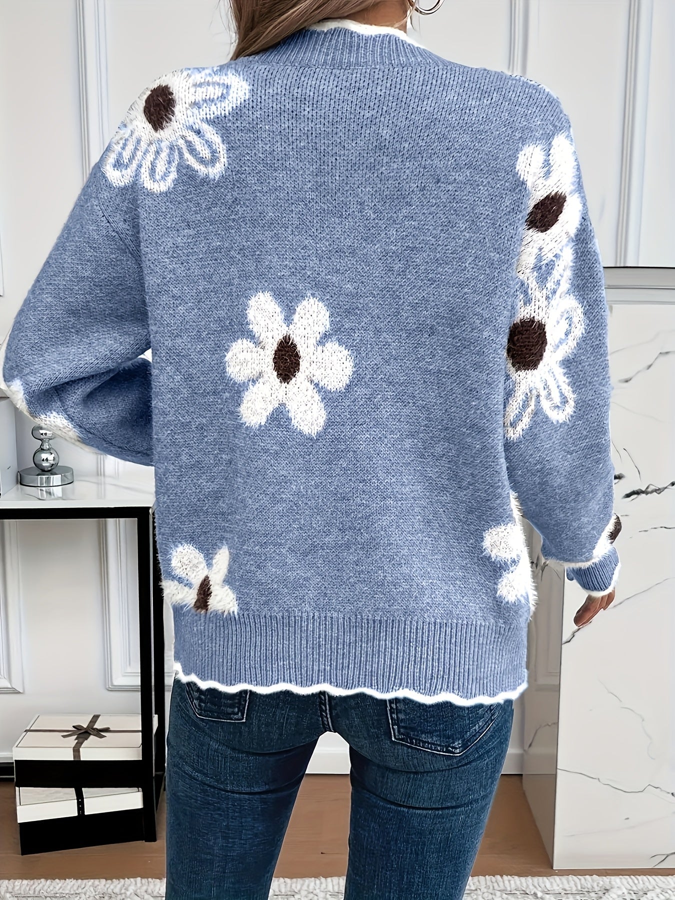 Soft Floral Knit Sweater with V-Neckline and Scallop Trim